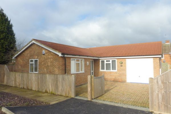 NEW BUILD - A three bedroom detached bungalow situated in a cul-de-sac location.  The accommodation briefly comprises entrance hall, lounge, new fitted kitchen, master bedroom with en-suite, two further bedrooms, new fitted bathroom, garage and driveway, front and rear gardens, double glazing, gas central heating. - Photo 6